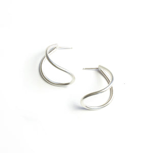 curve post earrings in silver