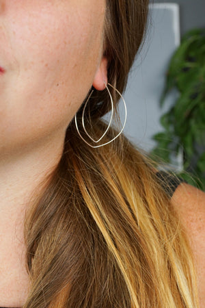 Tete Threader Hoop Earrings in silver or gold-filled