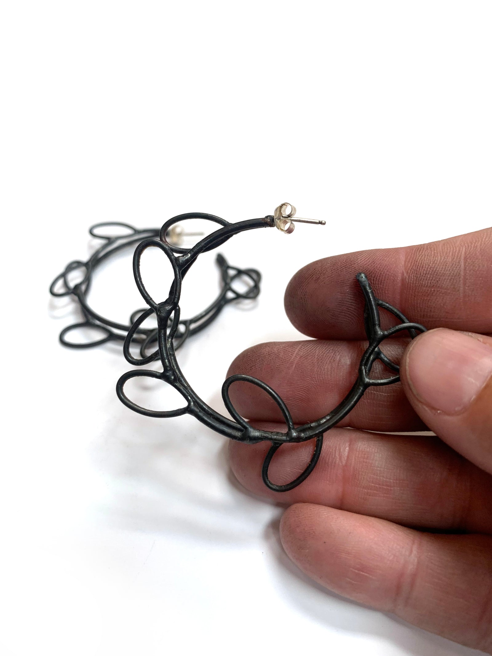 Small circle leaf hoop earrings - sample sale