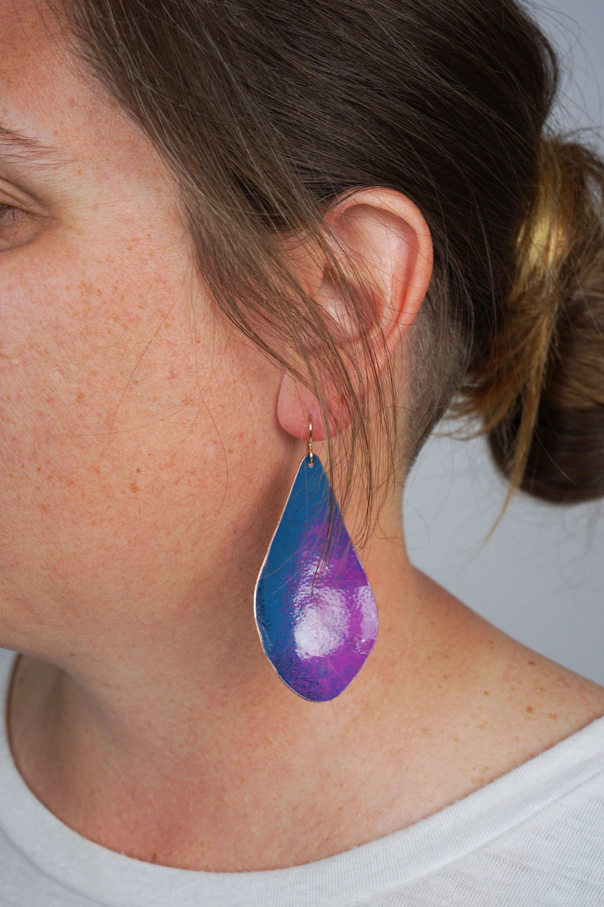 Large Chroma Earrings in Azure Blue and Radiant Orchid