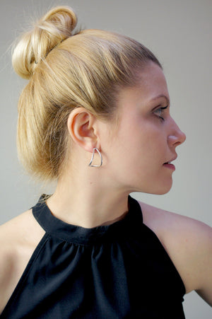 curve post earrings in silver - sample sale