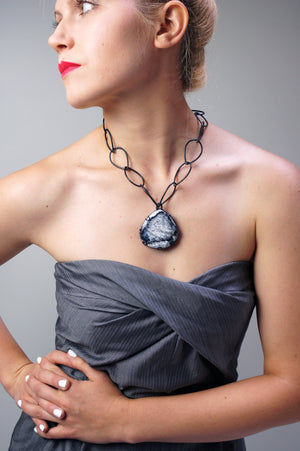 bold Contra necklace