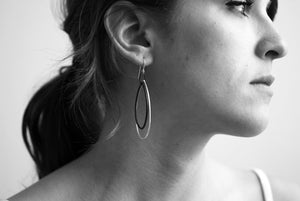 Eva earrings in Azure Blue and Midnight Grey
