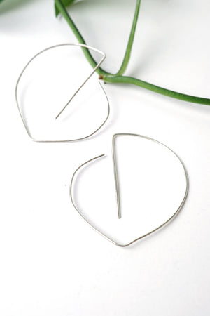 Courbe Threader Hoop Earrings in silver or gold-filled