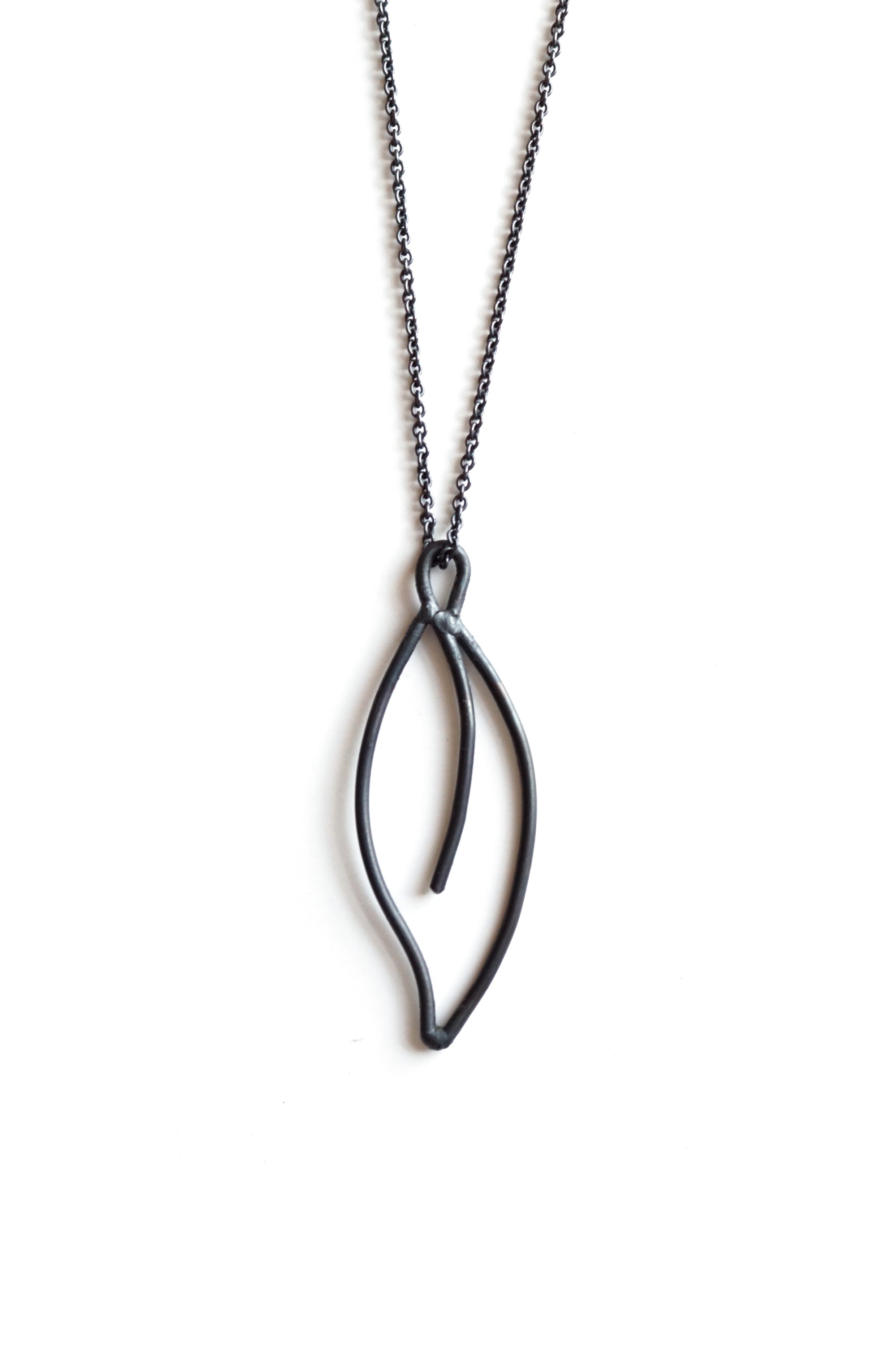 Replier Necklace in black steel, silver, or bronze