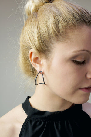 large curve post earrings in black