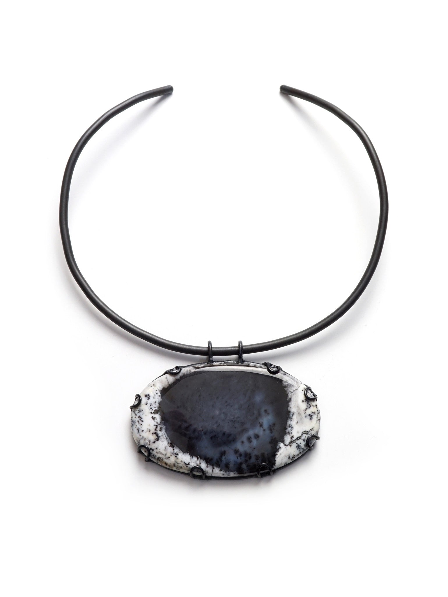 oval Contra Noir necklace