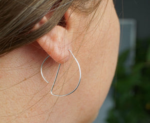 Petit Courbe Threader Hoop Earrings in silver or gold-filled