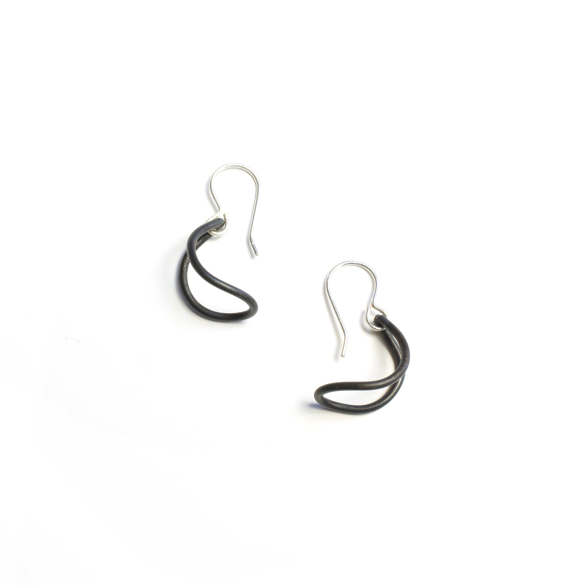 small curve earrings