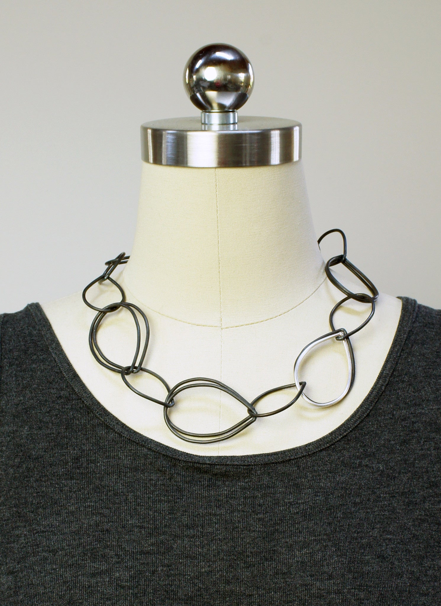 Amy necklace in steel and silver