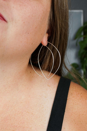 Grand Tete Threader Hoop Earrings in silver or gold-filled