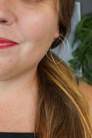 Tete Threader Hoop Earrings in silver or gold-filled