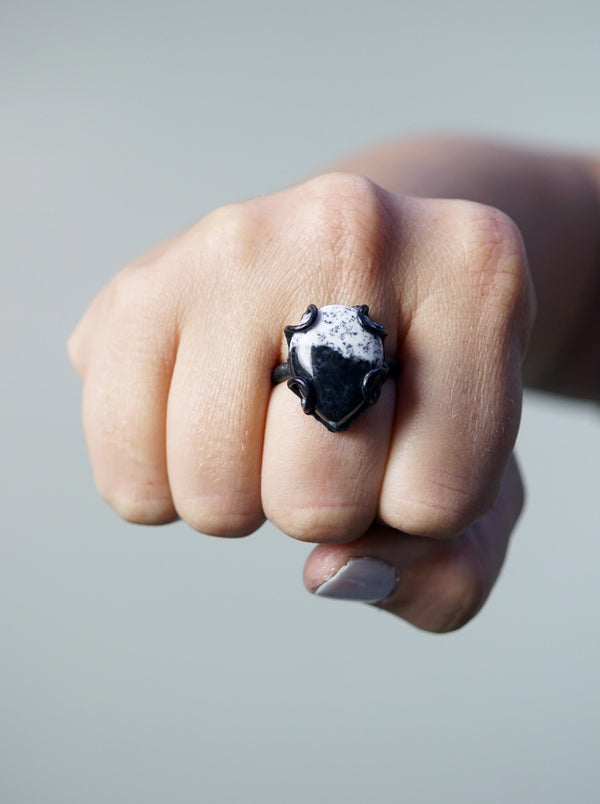 tiny Contra ring / size 7 - megan auman
