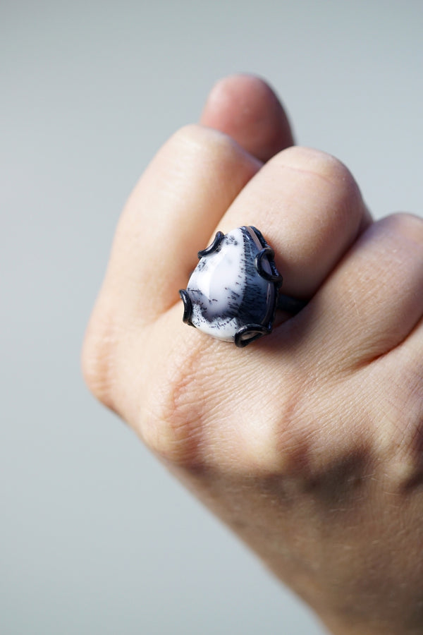 tiny Contra ring / size 8 - megan auman